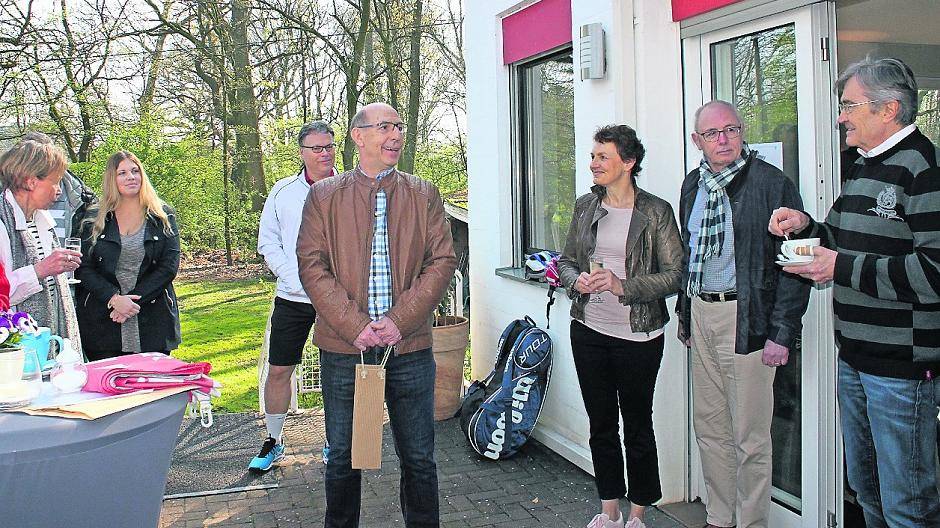  Bei Sekt, Kaffee und Kuchen feierten die Mitglieder des TC Strümp schon einmal die beginnende Saison. Meerbuscher können jederzeit beim Vereinsheim vorbeischauen und sich informieren.  