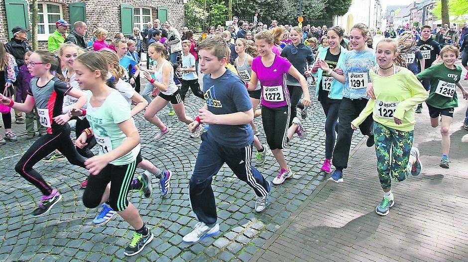 Beim Osterather Maillauf haben Jung und Alt ihren Spaß. Die Kinderläufe sind etwas ganz Besonderes.