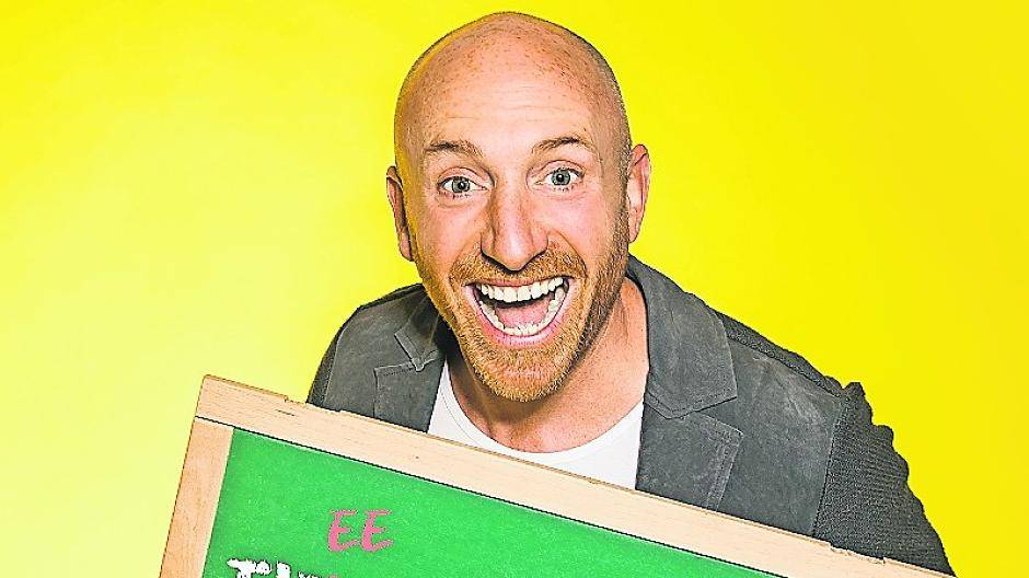 Martin Schopps kommt mit seinem Programm „Teenies, Tussis, Tafeldienst“ am 27. April ins Kunstwerk.