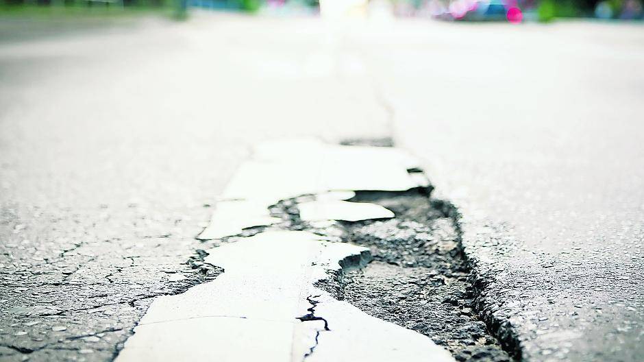  Die IG BAU Düsseldorf will zusammen mit dem ACE Druck machen für eine schnellere Sanierung von Straßen. Daher weist sie auf den „Schlaglochmelder“ hin. 