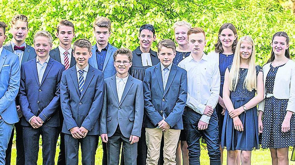  Nach 20 Monaten der intensiven Vorbereitung war es so weit in der evangelischen Kirchengemeinde Lank: insgesamt 45 Jugendliche erhielten nun alle Rechte eines erwachsenen Christen. 