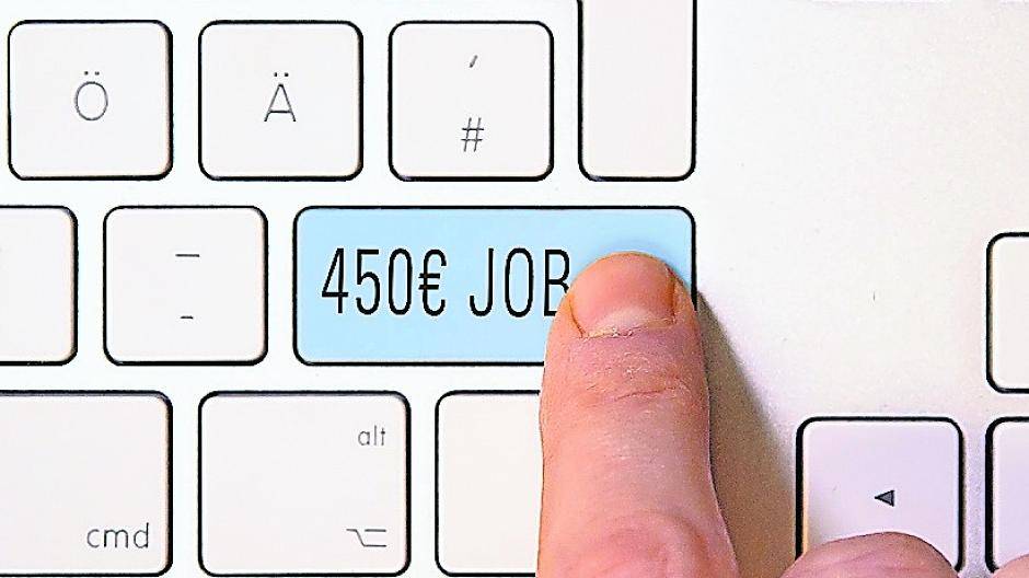  Reset-Taste beim Minijob: Einen Neustart für 450-Euro-Stellen fordert die Gewerkschaft IG BAU. Ab dem ersten Euro sollen Sozialabgaben — etwa für die Renten-, Kranken- und Pflegeversicherung — fällig werden. Den Großteil davon soll der Chef tragen. 