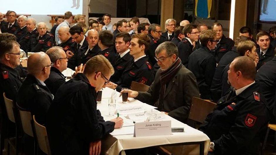  Bürgermeisterin Angelika Mielke-Westerlage dankte den Osterather Kameraden im Namen der Meerbuscher für ihren Einsatz. 