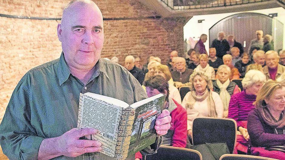  Archäologe Jost Auler ließ manchen Hörern ganz gut die Schauer den Rücken runterlaufen. Die Teloy-Mühle in Lank-Latum war recht gut gefüllt. 