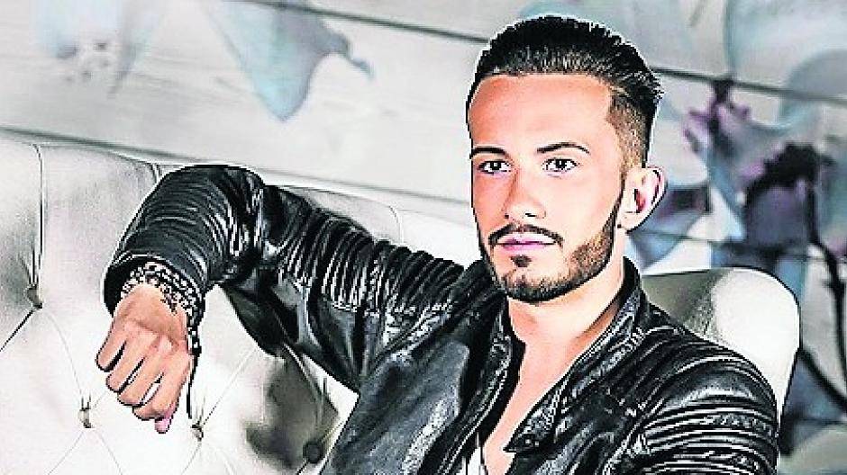  Miguel Luxo tritt bei der zweiten Schlagernacht im Kastanienhof auf. 