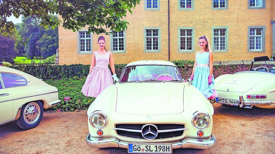 Zeitgenössisch (ver)kleiden und zwischen tollen „alten Kisten“ lustwandeln, Picknick halten, Rennen beobachten und mehr — all das sind die Classic Days auf Schloss Dyck.