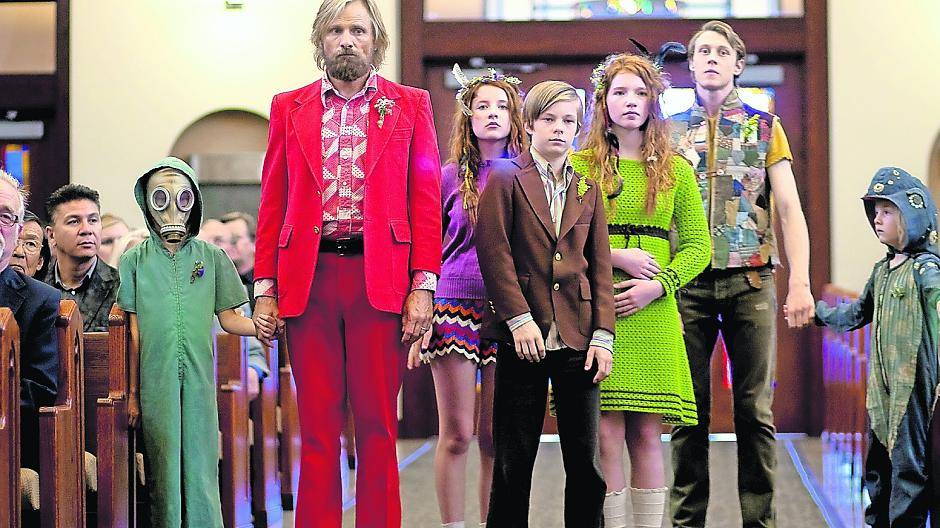 In bunten Klamotten zur Beerdigung, das fällt auf im „normalen“ Amerika. Viggo Mortensen brilliert in der Rolle des hochintelligenten Familienvaters Ben.