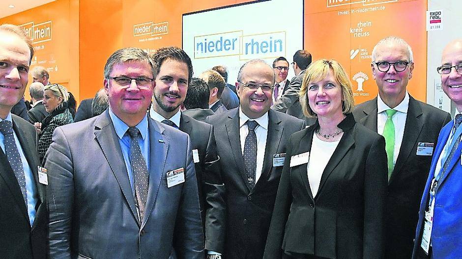 Warben gemeinsam auf der Expo Real (von links): Christian Wagner, Bürgermeister der Stadt Nettetal, Karl-Heinz Wassong, Bürgermeister Gemeinde Niederkrüchten, Tobias Hinsen, Gemeinde Niederkrüchten, Dr. Thomas Jablonski, Wirtschaftsförderer des Kreises Viersen, Andrea Ritter, Wirtschaftsförderung der Stadt Willich, Norbert Jansen, Wirtschaftsförderung Stadt Viersen, und Kreisdirektor Ingo Schabrich.