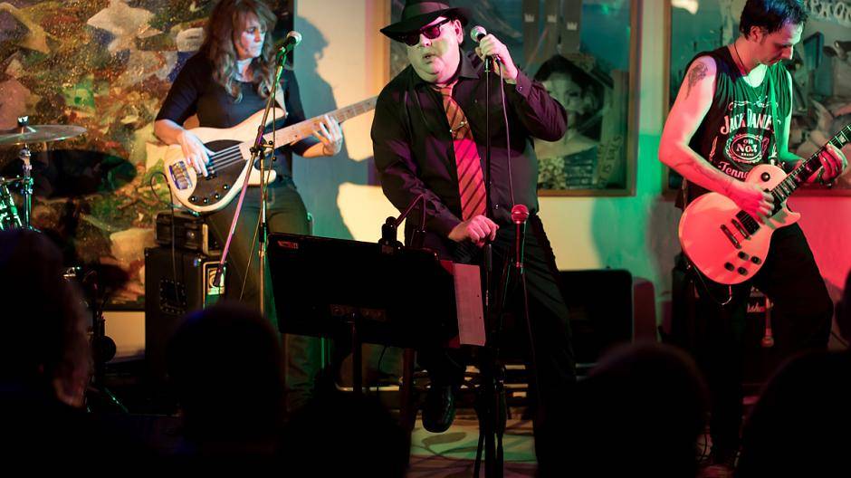  E.N.T. heißt die Formation mit Frontmann Jochen Contzen. Sie werden Rockklassiker und Oldies zur Scheinheiligen Nacht im Saal Krücken an der Peterstraße in Willich spielen. 