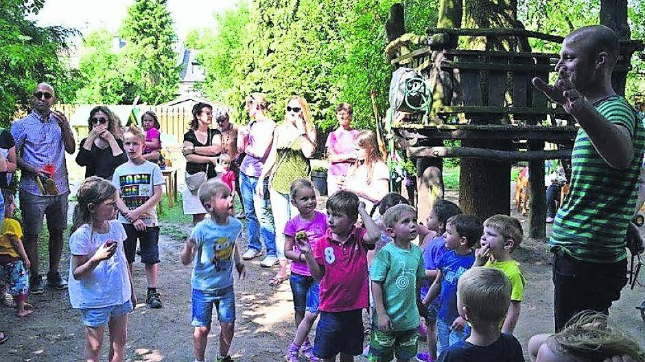  Ist das Kunst oder kann das weg? Unter diesem Motto gab es im Kindergarten 84 ein farbenfrohes Kunstprojekt. 
