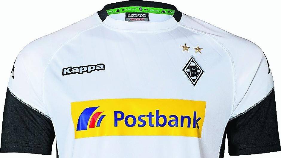 Ein Trikot und ein Unterschriftenball gibt es unter anderem bei unserem Bundesliga-Tippspiel zu gewinnen.