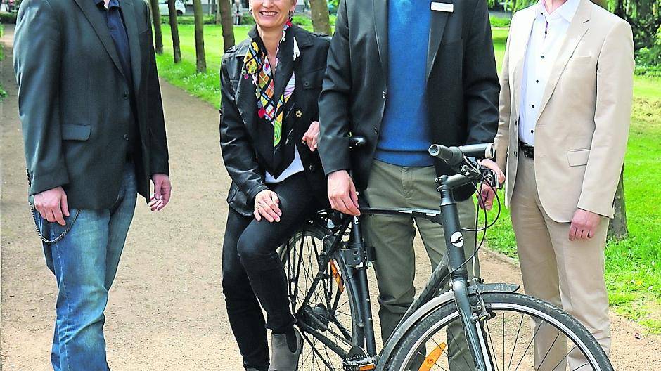 Auf viele Teilnehmer aus der Stadt Willich hoffen (v.l.) Marcel Gellißen, Projektkoordinator der Stadt Willich, Susanne Laurenz, Stadt Viersen, Felix Schütte, Klimaschutzmanager des Kreises Viersen und Andreas Budde, Technischer Dezernent des Kreises Viersen.