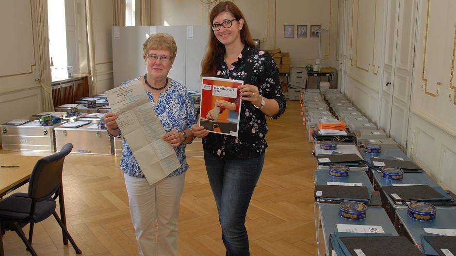 Wahlamt im Schloss am Start