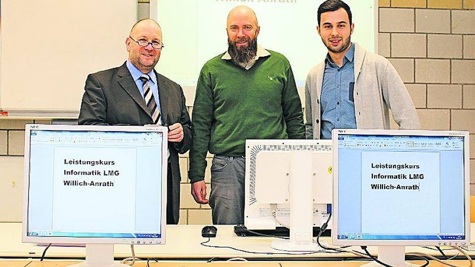 Sind sich sicher, dass der Leistungskurs Informatik auch für Schüler von benachbarten Schulen interessant ist (von links): Schulleiter Thomas Prell-Holthausen und die Informatiklehrer Stefan Kratz und Celalettin Tanriverdi.