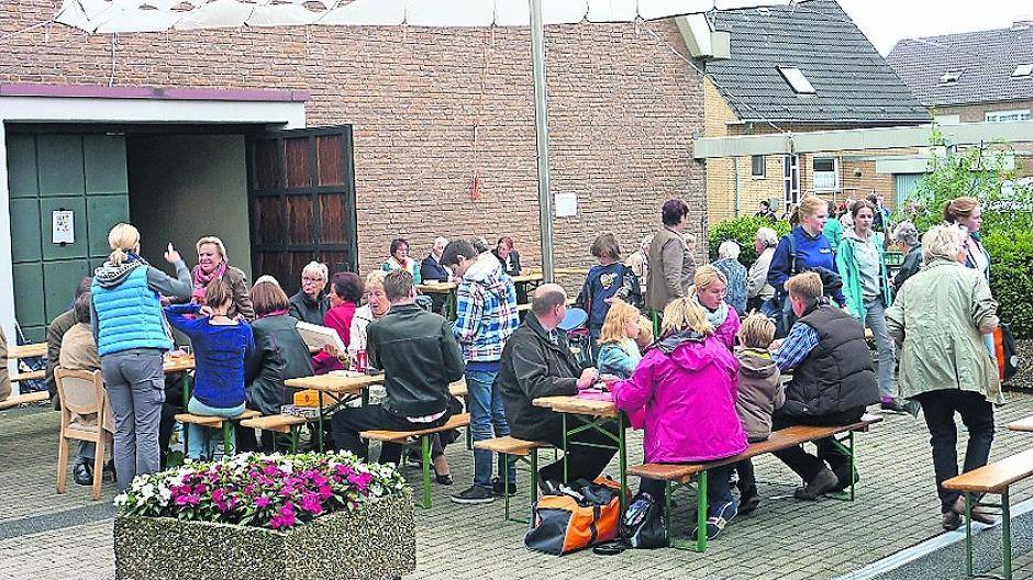 Gemütliches Beisammen sein, Spiel, Spaß, Musik und viel Freude gibt es beim Gemeindefest in Anrath/Vorst.