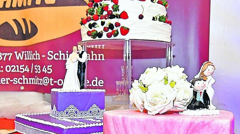 Richtige kleine Kunstwerke waren die ausgestellten Tortenkreationen der Bäckerei Schmitz für die Hochzeit.