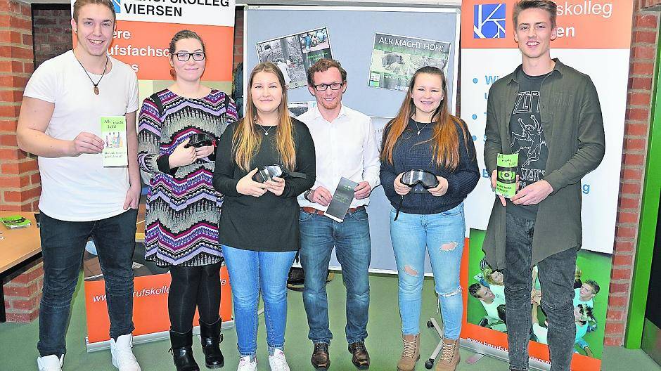  Im Einsatz bei „Alk macht hohl“: Vincent Forck, Vanessa Bilitz, Linda Schomberg, Lehrer Carsten Diete, Kristina Kuznecova und Tjalling Harkema. 