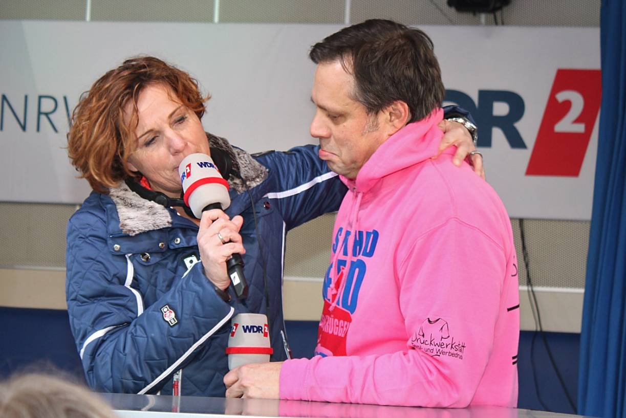  Einmal trösten nach dem Quiz und dem Aus im Finale. 