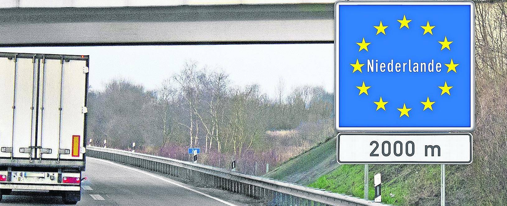  Noch rollt der Verkehr in der Grenzregion ohne Probleme. Der Deutsche Gewerkschaftsbund warnt nun vor Plänen, die zum Scheitern des Schengener Abkommens führen würden. Dies hätte große Auswirkungen für den Kreis Viersen. Foto: Fotolia/ cevahir87 