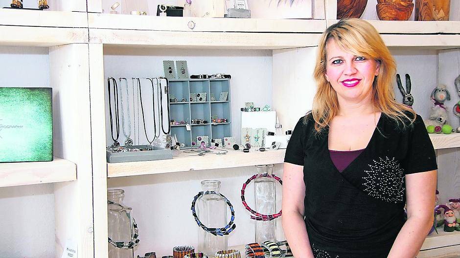 Ein Fach neben dem anderen: Susanne Noack-Zischewski in ihrem Fachwerk.