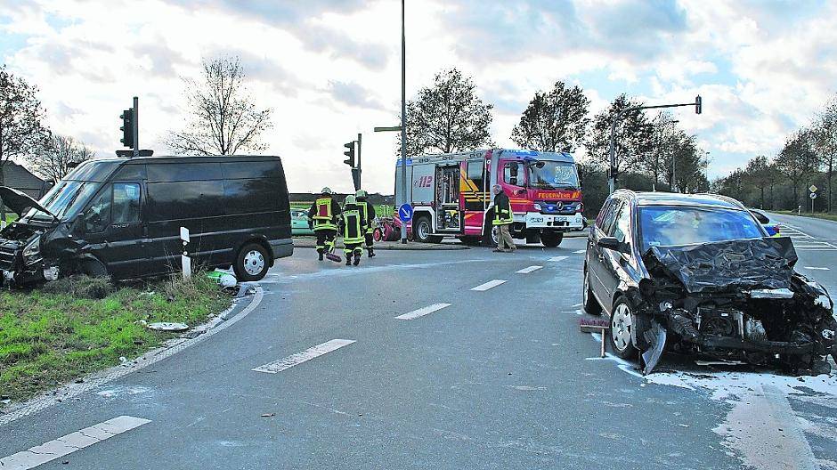 Kurz hinter der Hülster Kurve krachte es am 20. November. Auch dieser Unfall trug mit dazu bei, dass jetzt eine Lösung für die B 221 angestrebt wird.