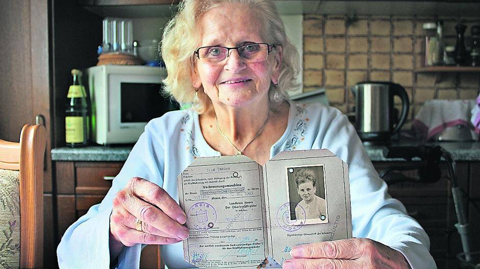 Ilse Vennemann hat ihren Führerschein abgegeben und möchte mit ihrem Gang an die Öffentlichkeit verkehrsunsichere Senioren dazu bewegen, es ihr nachzumachen.