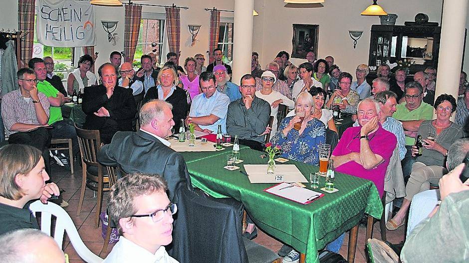 Als „scheinheilig“ bezeichneten einige Bürger die Pläne der Kirchengemeinde St. Matthias in Bezug auf das Gelände am Pastorsfeld.
