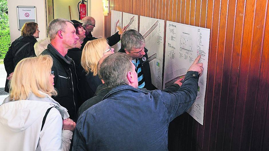 Rund 150 Anlieger und Bürger informierten sich über die geplante Neuordnung der Oberrahserstraße.