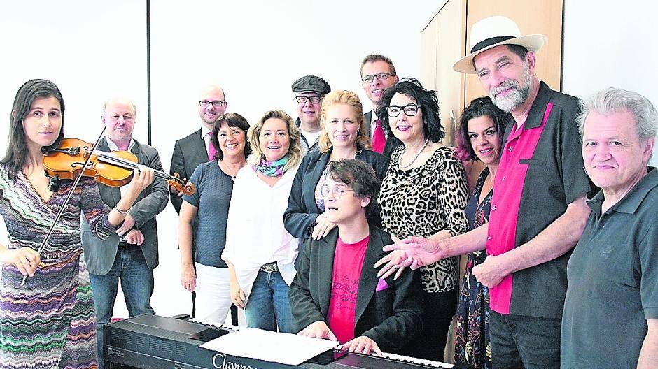  atjana Faber an der Violine und Pianist Markus Goosmann gaben beim Pressefrühstück zur Vorstellung des Kulturquartett-Programms im Beisein der Kulturquartett-Mitstreiter einen kleinen musikalischen Appetit-Anreger. Die beiden spielen am 7. Oktober im Rahmen von „Concetta’s Benefziz-Kultur-Menü“ auf dem Alten Markt. 