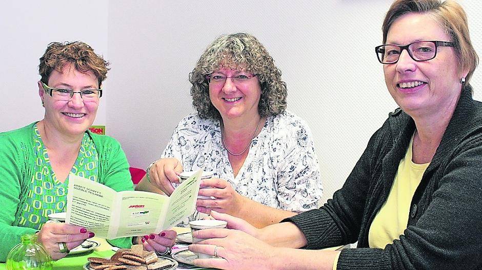  Landtagsabgeordnete Martina Maaßen (Bündnis 90/Grüne), Astrid Hahnen und Maria Dittrich (v.l.) möchten das neue Arbeitslosenzentrum für den Kreis Viersen in Dülken bekannter machen. Hier gibt es neben Hilfestellungen auch immer eine Tasse Kaffee. 