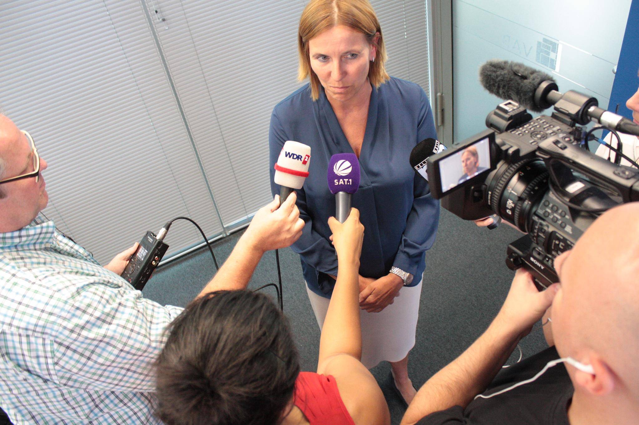 Etliche Fernsehteams waren zur PK nach Viersen gekommen.