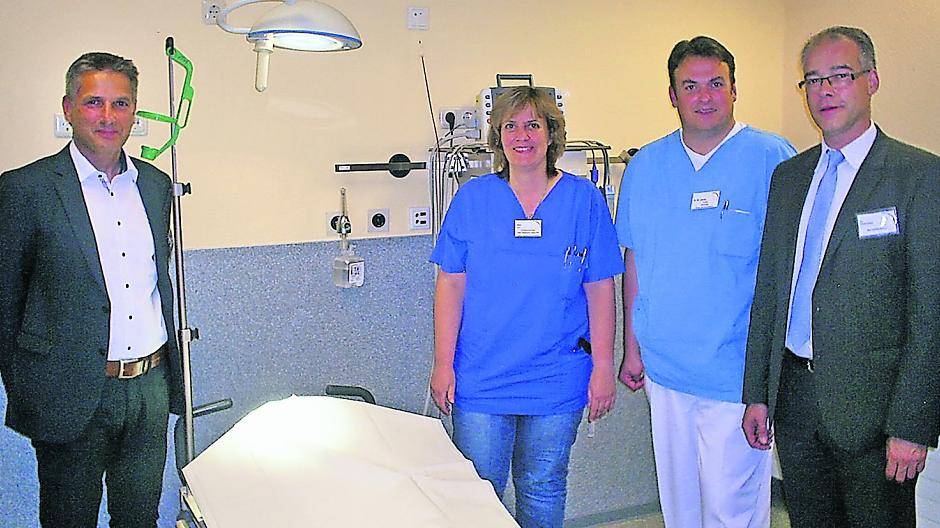 Norbert Peffer, Pflegedienstleiter und Betriebsleiter, Petra Hantel, Pflegerische Leitung ZPA, Dr. med. Michael Leenen, Leiter ZPA und Jörg Schneider, Geschäftsführer Städtisches Krankenhaus Nettetal GmbH (v.l.).