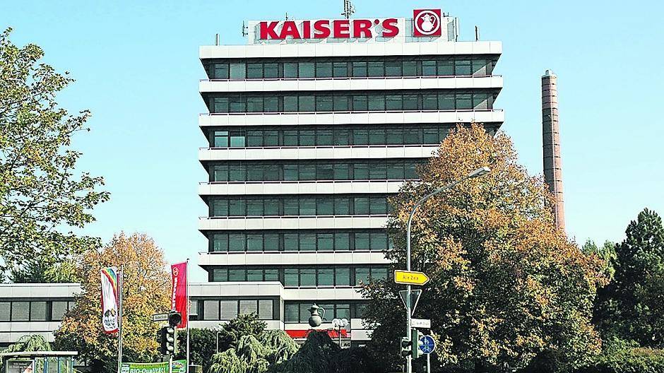 Ein Bild aus vergangenen Zeiten: Der Schriftzug ist längst verschwunden, denn aus der ehemaligen Kaiser’s-Zentrale am Lichtenberg in Viersen ist eine Flüchtlingsunterkunft geworden.