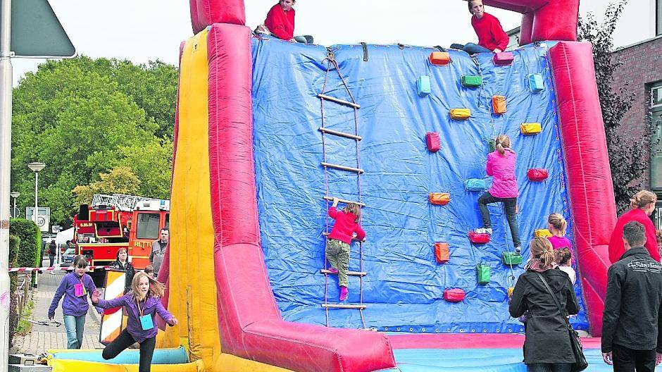 Auf den Spielstraßen rund um das Josefshaus wird viel für Kinder geboten.