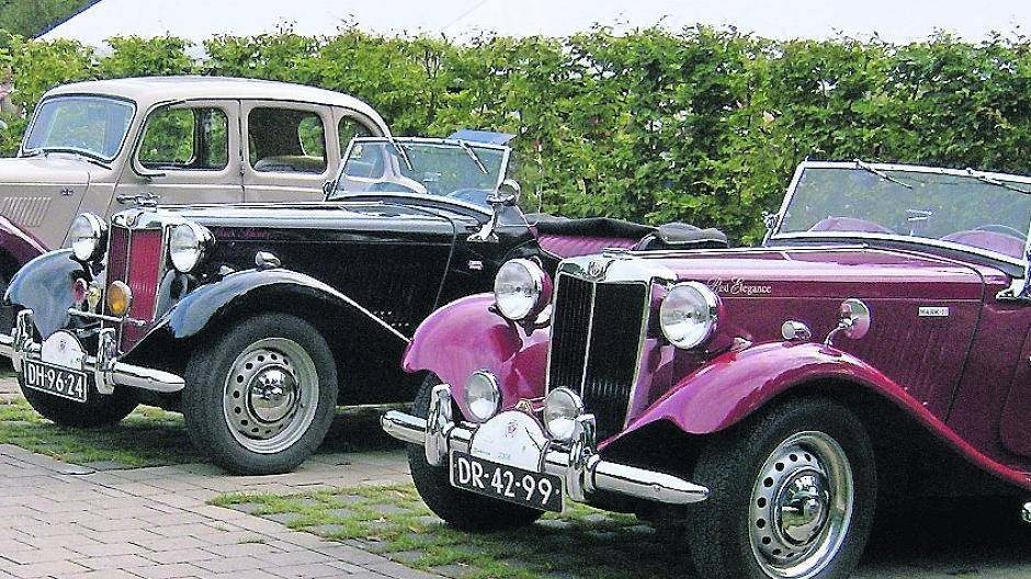 Oldtimer rollen durch Bracht