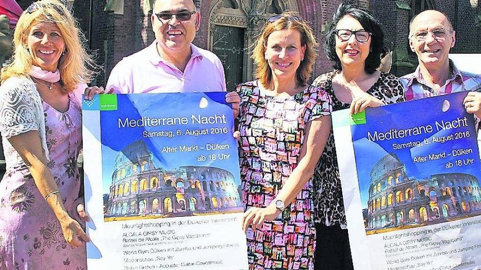 Präsentierten die Plakate zum Event (v.l.): Christiane Brühl (GMG der Stadt Viersen für das Citymanagement), Angelo Minardi (Eiscafé Epoca), Bürgermeisterin Sabine Anemüller, Concetta Cillufo (San Marco) und George Bakaloglu (Alma 3).