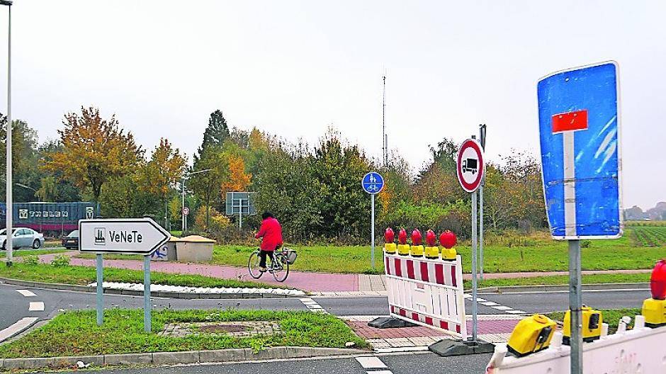  Eine Sackgasse? Noch ist das Gewerbegebiet Venete ein unbeschriebenes Blatt. Die Nettetaler Stadtverwaltung mit Bürgermeister bezogin Kaldenkirchen während der NetteRunde Stellung zu diesem Thema. Foto. Joachim Burghardt 