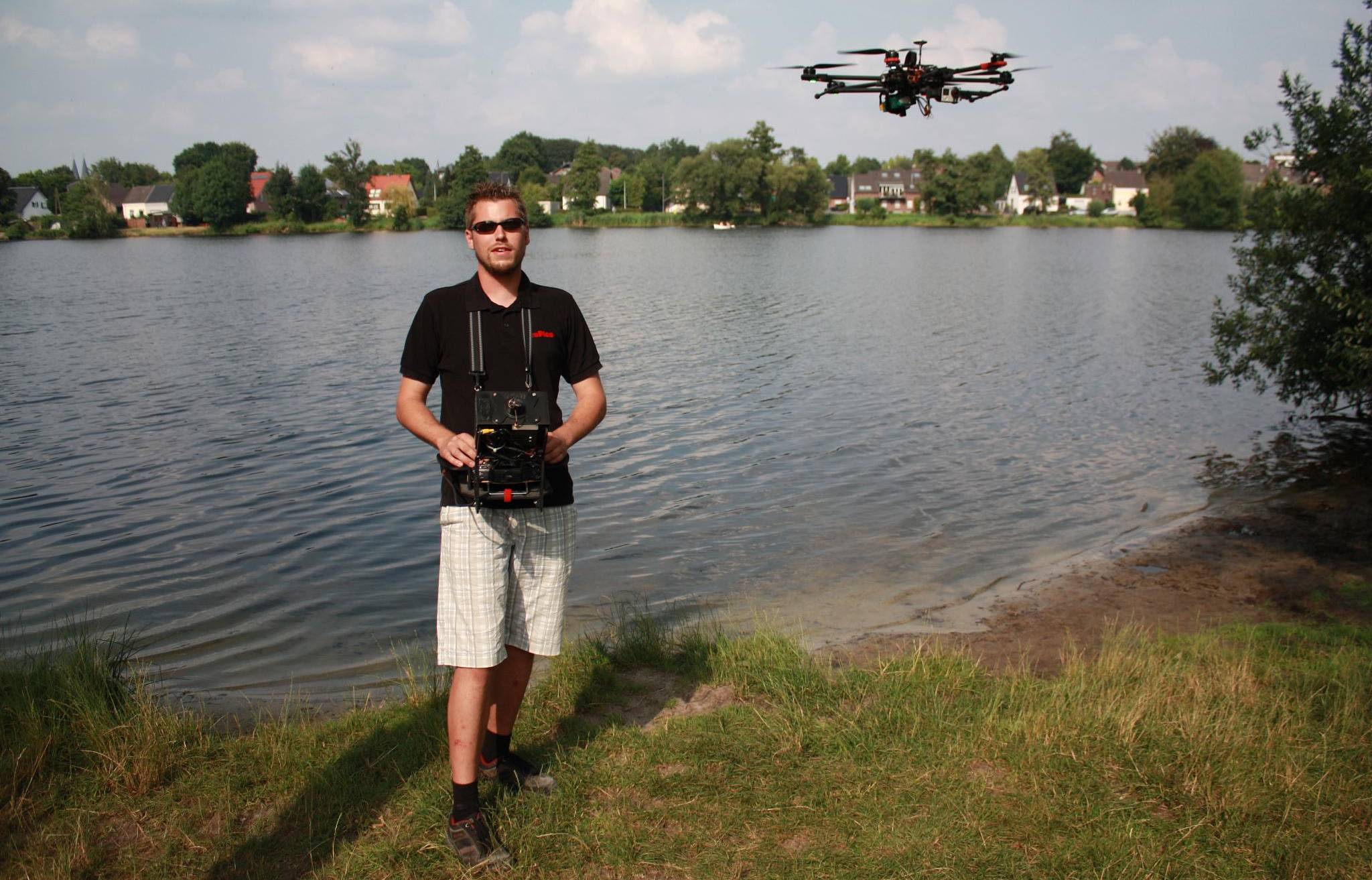 Mit dem Multikopter unter den Wolken