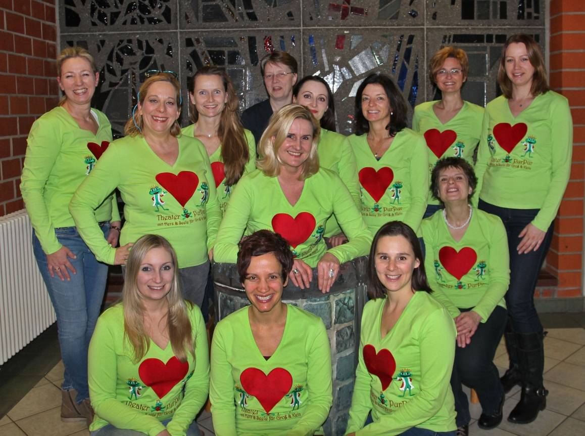 Die Mitglieder des Theater PurPur freuen sich auf das neue Stück "Der Froschkönig".