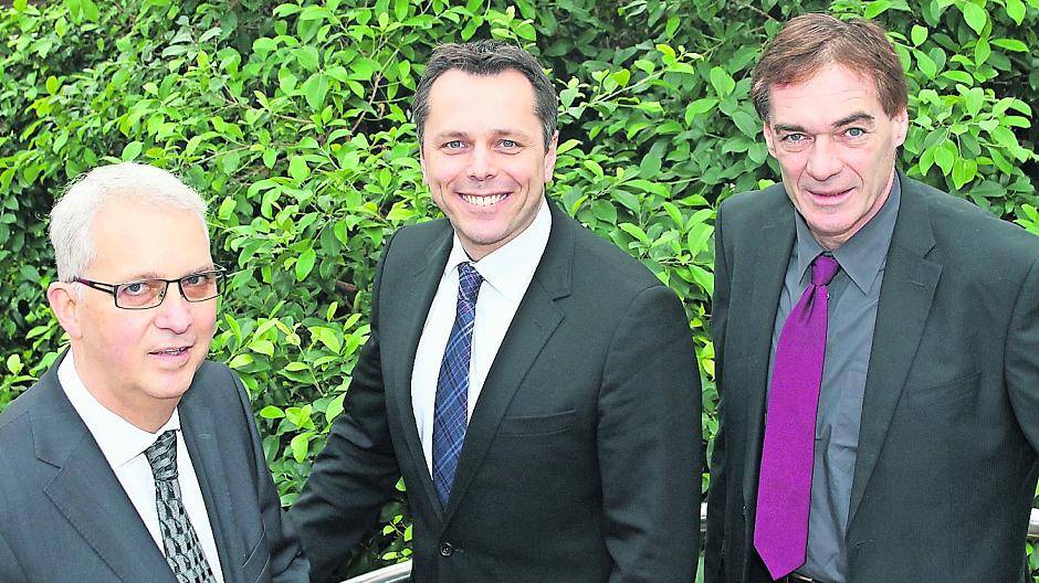  Hartmut Schmitz, Dirk Strangfeld, Ralf Köpke von der Arbeitsagentur Krefeld blicken auf ein entspanntes Jahr auf dem Arbeitsmarkt im Kreis Viersen im Jahr 2015 zurück. 