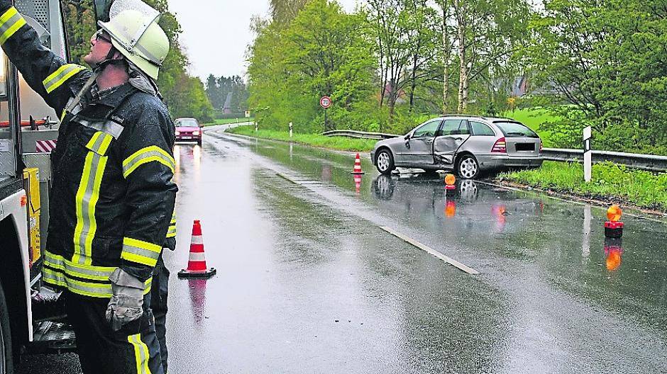 Beide am Unfall beteiligten Autos mussten abgeschleppt werden.