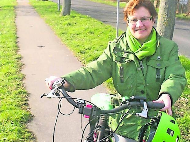  Martina Maaßen, Landtagsabgeordnete von Bündnis 90/ Die Grünen, lud am vergangenen Freitag zur „Critical Mass“-Radtour durch Viersen ein, um auf die Situation der Radfahrer vor Ort aufmerksam zu machen. 