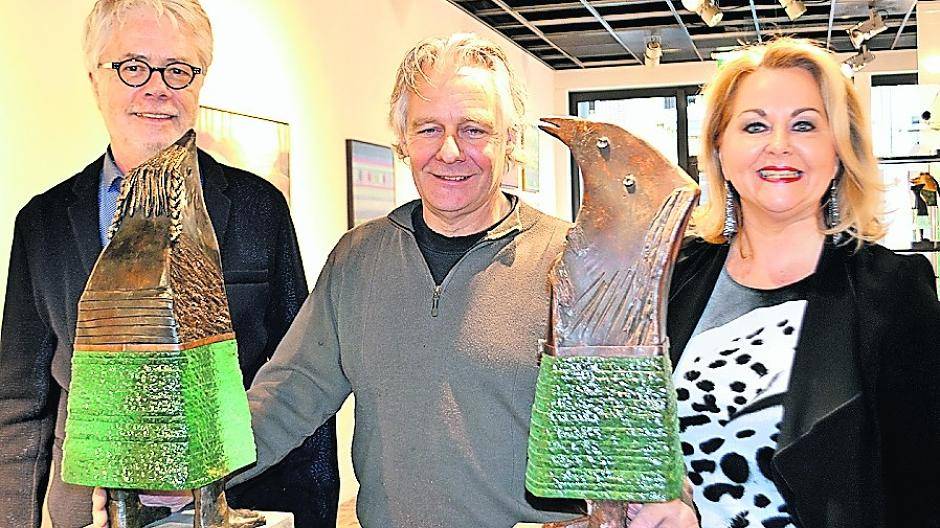  Erstes niederländisches Mitglied im Kulturkreis der Wirtschaft: Sjaak Smetsers aus Tegelen, rechts seine Frau Lianne, links Reinhard Klumpen, Vorsitzender des KdW. 