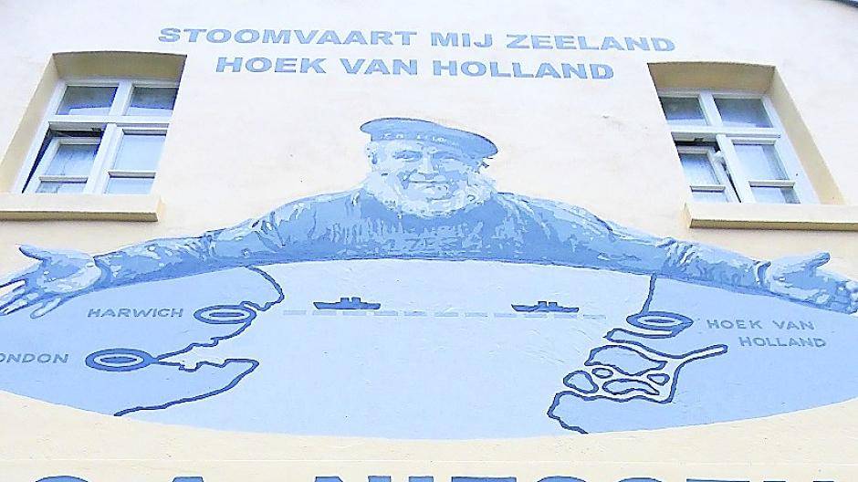  Nicole Terstappen und Holger Seeling haben den Seemann an der Englischen Post erneuert. 