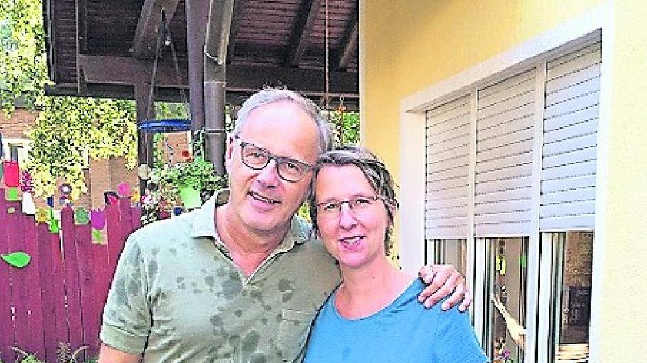  Zu Besuch bei Schwester Jordana: Kurzerhand stieg TV-Journalist Reinhold Beckmann in die Wasserschlacht der Kinderdorffamilie ein. 