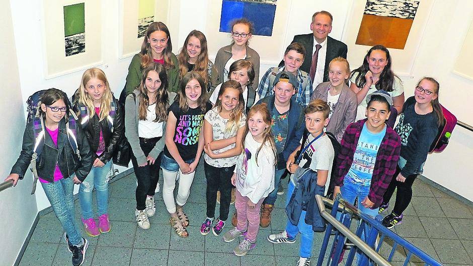 Bürgermeister Christian Wagner stellte sich in der vergangenen Woche Schülern der Gesamtschule als Interviewpartner für die Schülerzeitung „Lehrerschreck“ zur Verfügung.