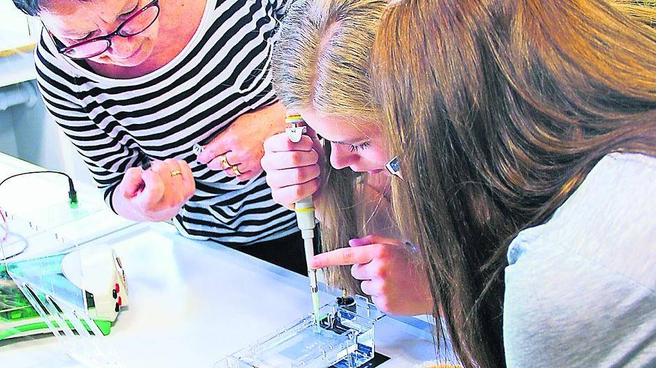  „Science to class“, das mobiles Schülerlabor, besuchte jetzt das Werner-Jaeger-Gymnasium.  