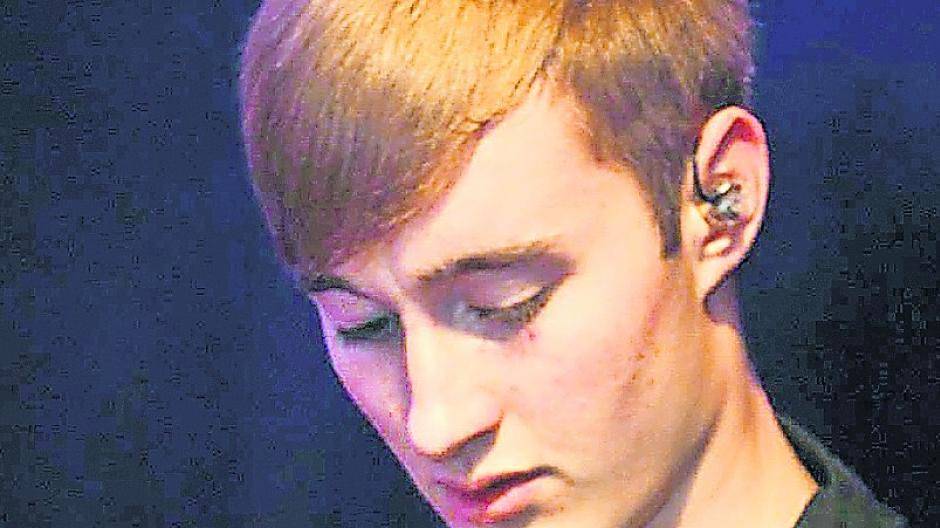  Jonas Janßen an der Gitarre. Der Schüler der Kreismusikschule Viersen hat die Aufnahmeprüfung an der Folkwang-Universität der Künste in Essen erfolgreich bestanden.  