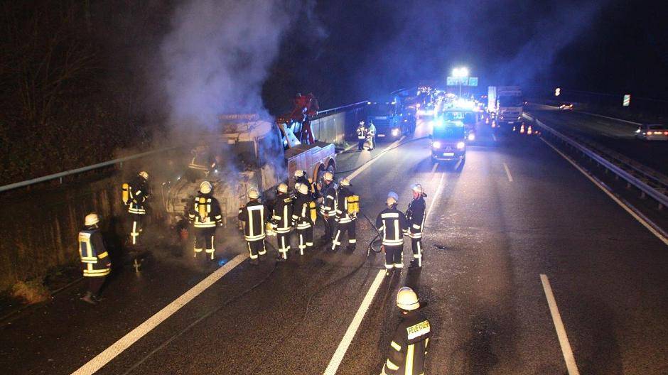 Der Fahrer des betroffenen LKWs und sein Kollege blieben zum Glück...