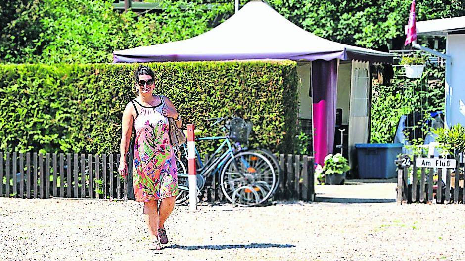 Alles in Ordnung: Projektleiterin Claudia Smeets dreht ihre Runde über den Campingplatz am Quellensee.